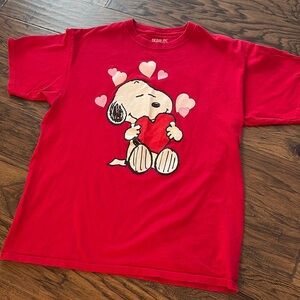 Peanuts Snoopy red and pink heart tshirt